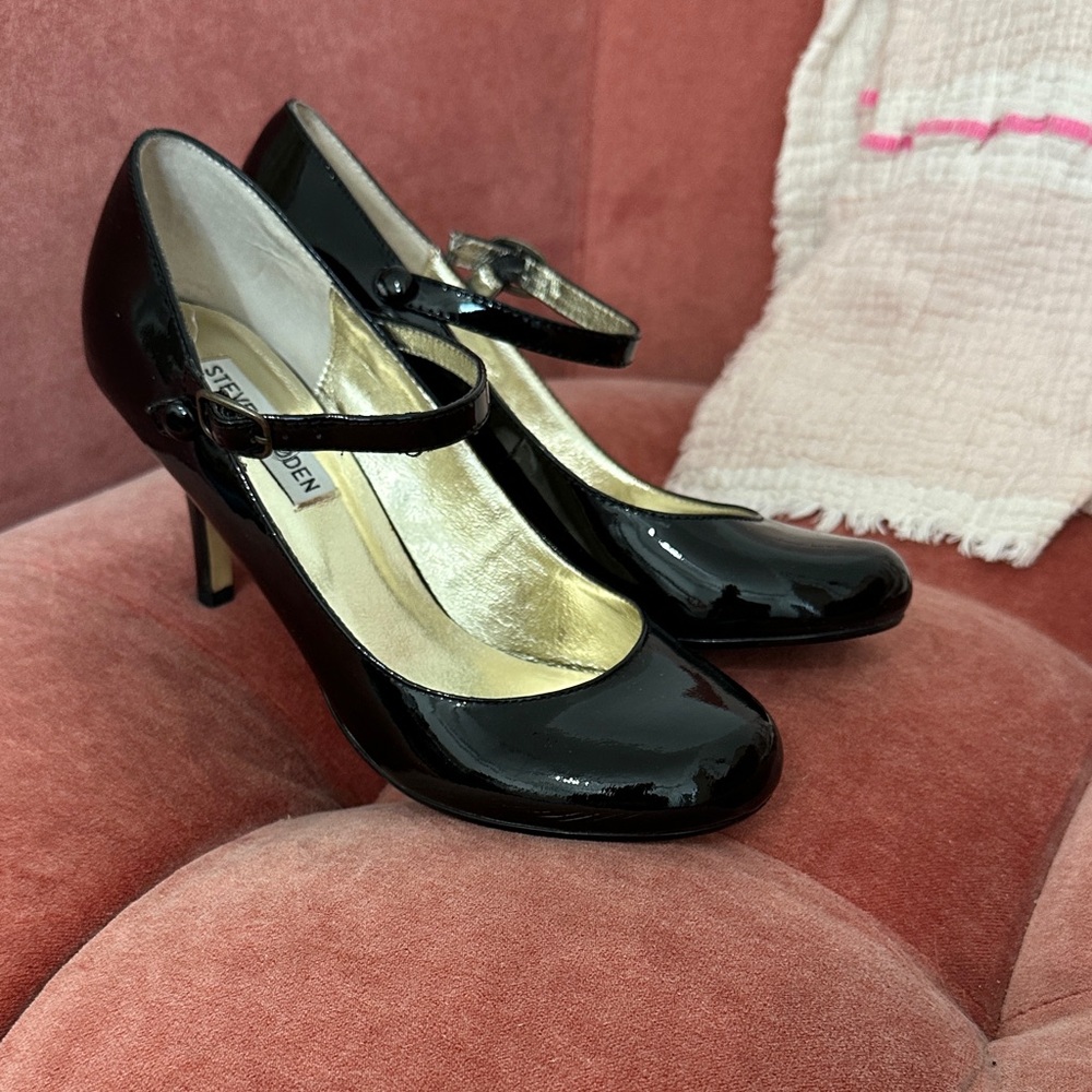 Steve Madden LUVVY Glossy Black Mary Jane Heels